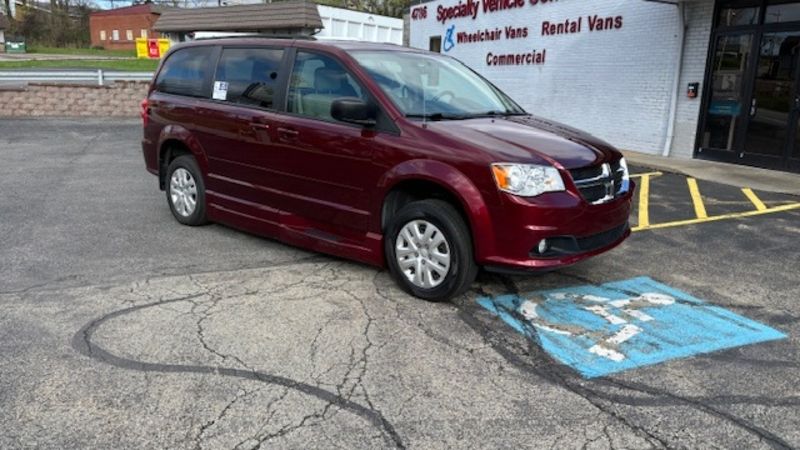 Used 2017 Dodge Grand Caravan SE with VIN 2C4RDGBGXHR649594 for sale in Eugene, OR
